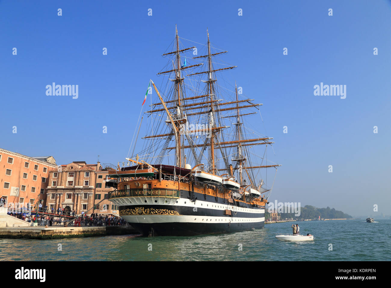 La formazione italiana vela tall ship Amerigo Vespucci a Venezia Foto Stock