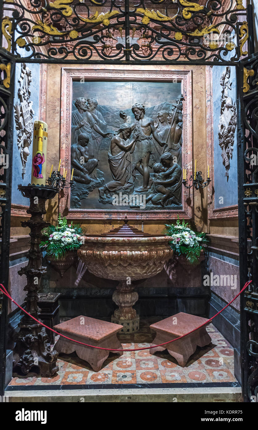 Interno del Cattolico Romano Se Cathedral in Porto città sulla Penisola Iberica, la seconda più grande città in Portogallo Foto Stock