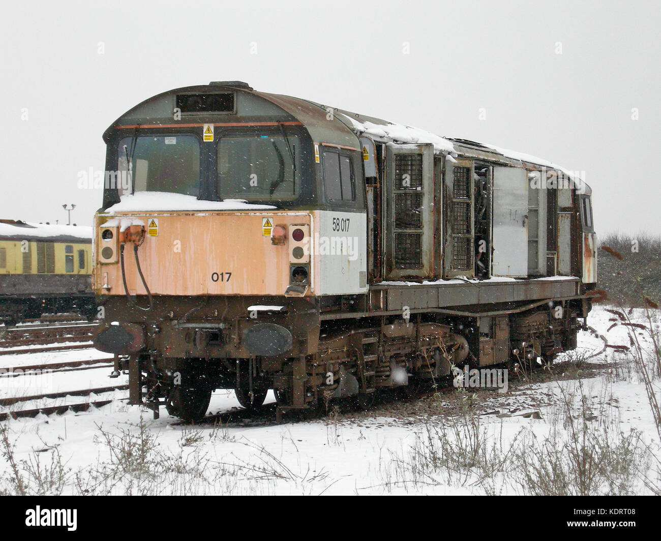 Classe 58 locomotore ritirati dal servizio a eastleigh nella neve in 2009 Foto Stock
