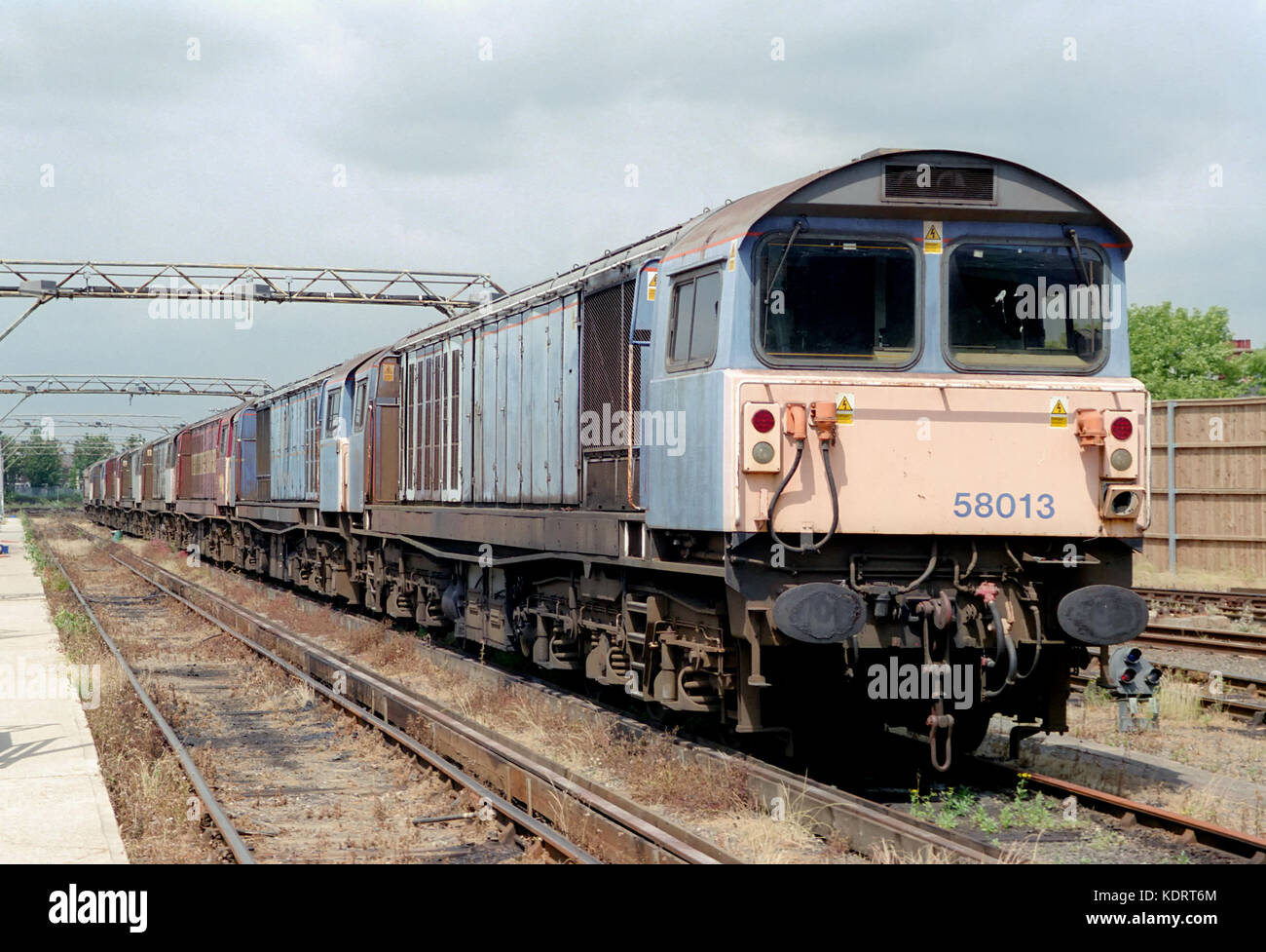 Una linea di classe 58 locomotive a eastleigh depot in Inghilterra Foto Stock