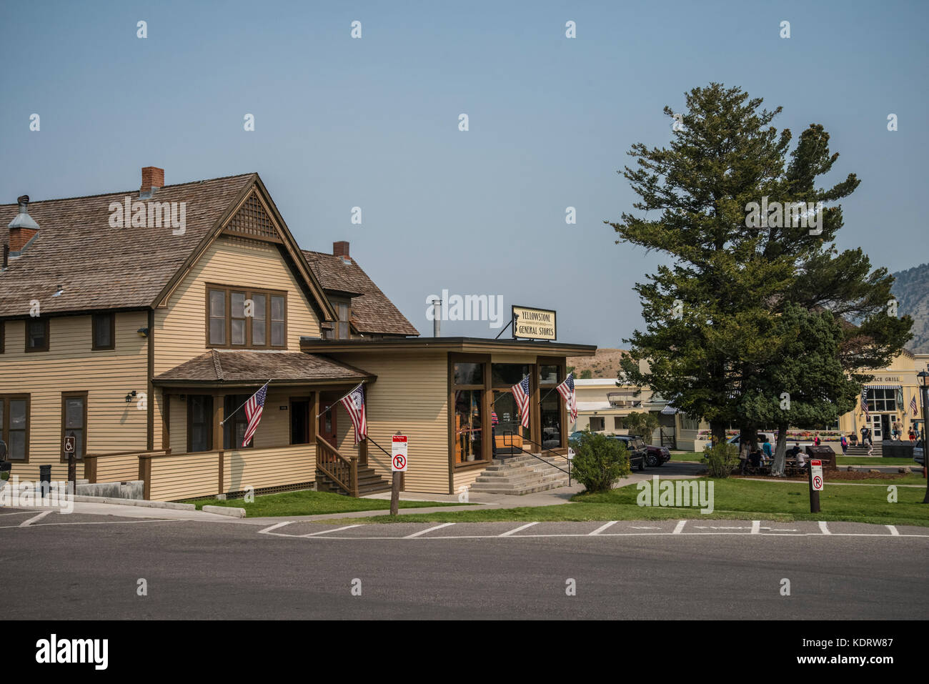 Mammoth Hot Springs geo-area termale villaggio turistico presso il Parco Nazionale di Yellowstone, Wyoming Foto Stock