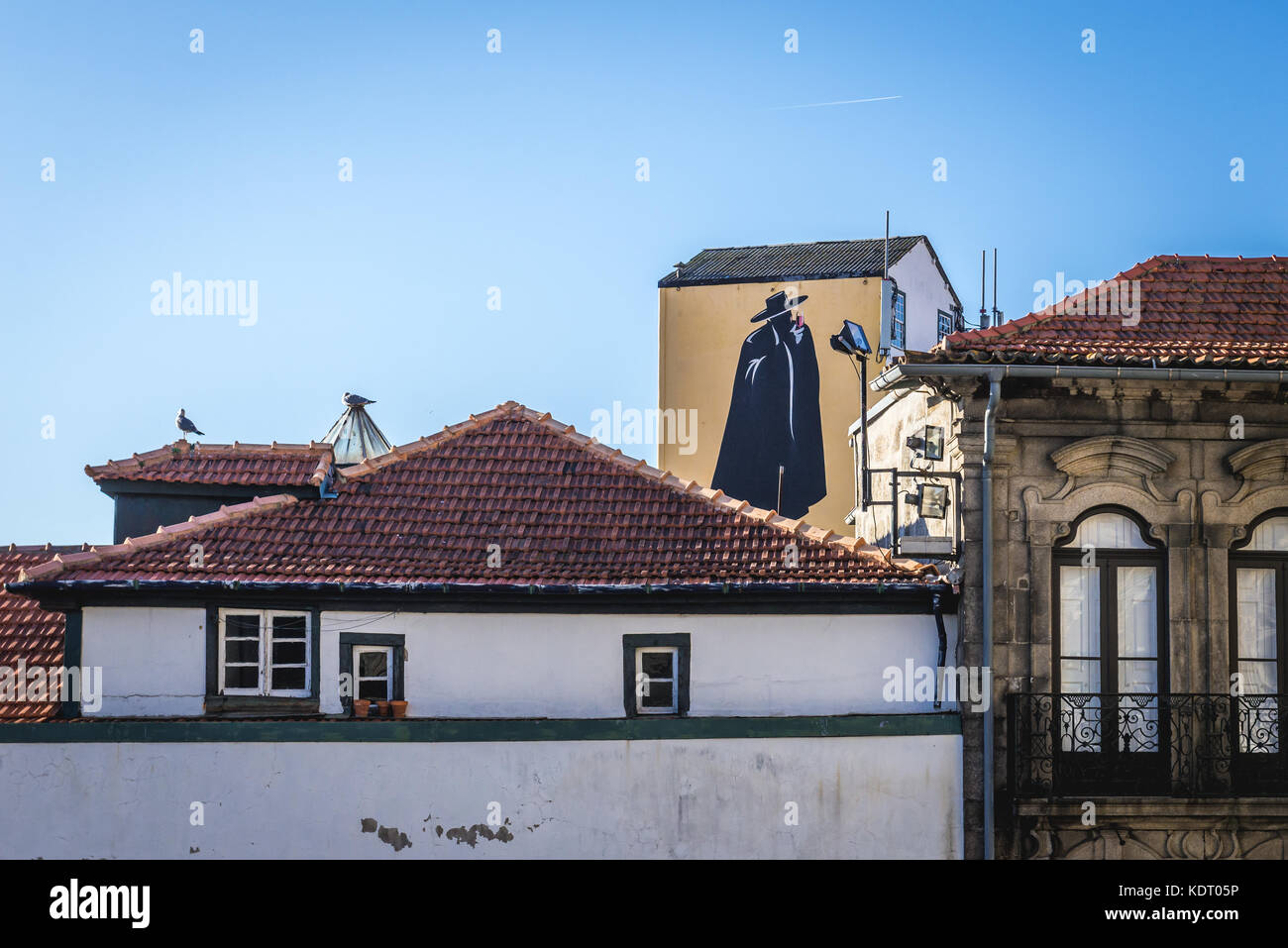 La compagnia vinicola Sandeman Port firma un edificio nella città di Porto  sulla penisola iberica, la seconda città più grande del Portogallo Foto  stock - Alamy