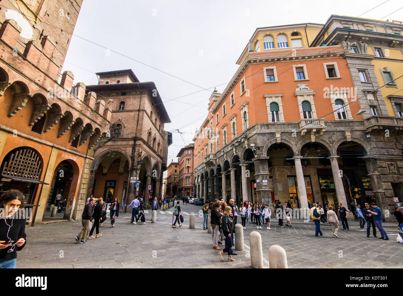 I portici della città medioevale di bologna, Italia, parte dell'unesco liste indicative per il sito del patrimonio mondiale. Foto Stock