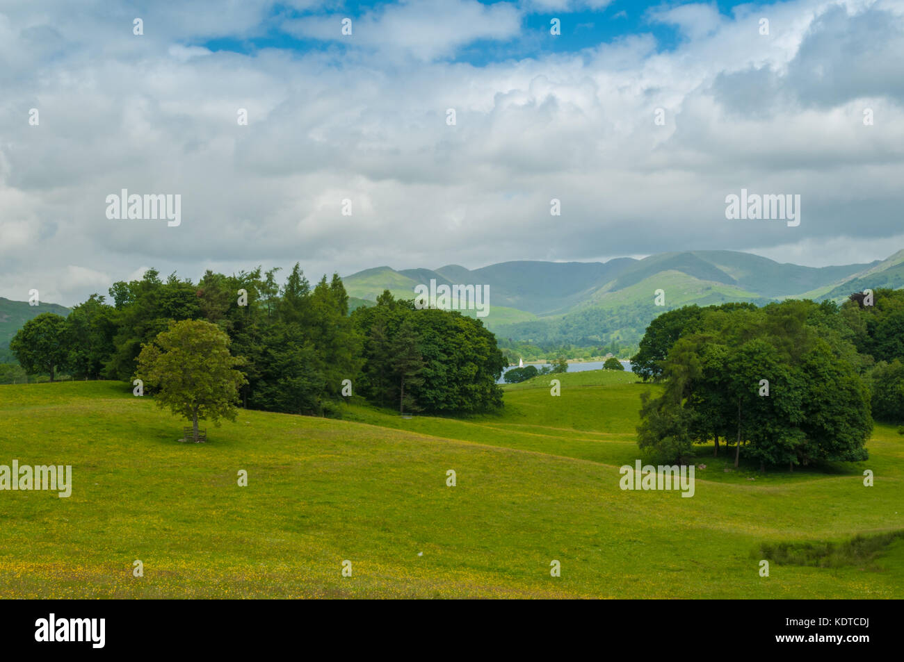 Lake District Il Fairfield Horseshoe da Wray Castle Cumbria,vista sul lago di Windermere al Fairfield sopra a ferro di cavallo in Ambleside Foto Stock