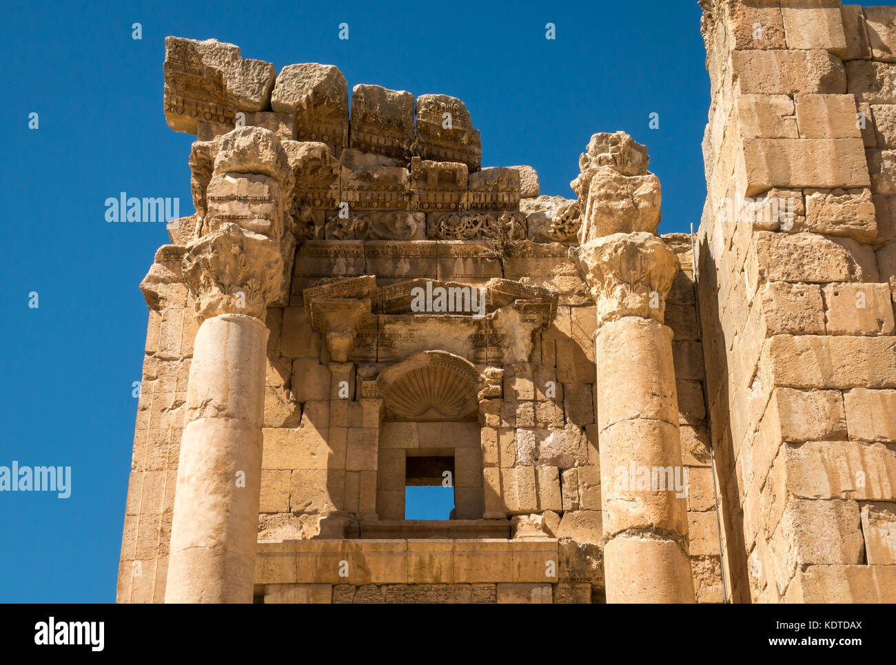 Rovinato ninfeo, città romana di Jerash, antica Gerasa, sito archeologico, Giordania, Medio Oriente Foto Stock