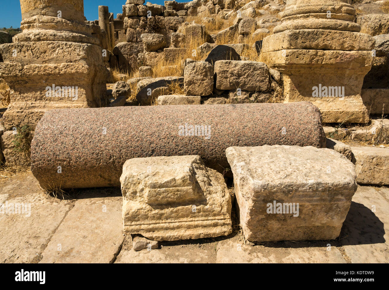 Close up di granito e pietra arenaria tipi, città romana di Jerash, antica Gerasa, sito archeologico, Giordania, Medio Oriente Foto Stock
