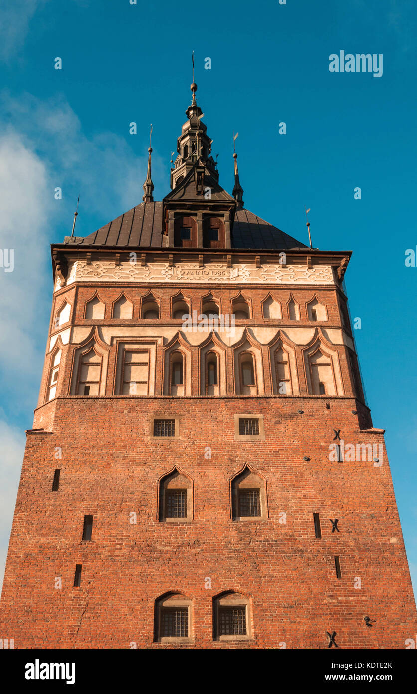 Gdansk, Polonia - 12 dicembre 2015: Torre del carcere di Gdansk, Polonia, costruita come parte delle fortificazioni nella seconda metà del 14 ° secolo Foto Stock