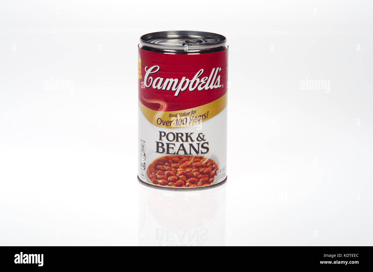 Lo stagno di Campbell la carne di maiale e Fagioli su sfondo bianco, intaglio USA Foto Stock