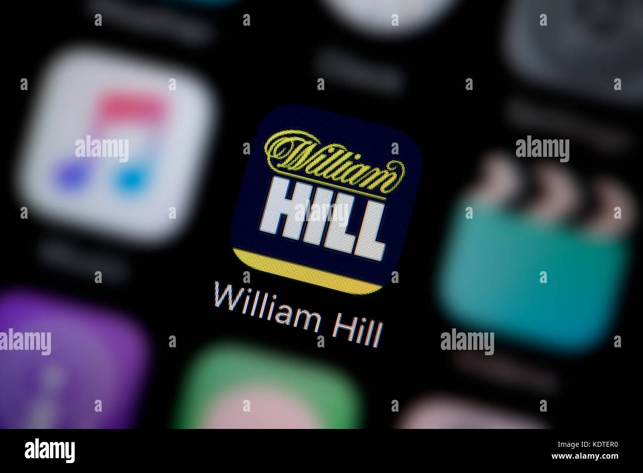 Una inquadratura ravvicinata del logo che rappresenta la William Hill Icona app, come si vede sullo schermo di un telefono intelligente (solo uso editoriale) Foto Stock