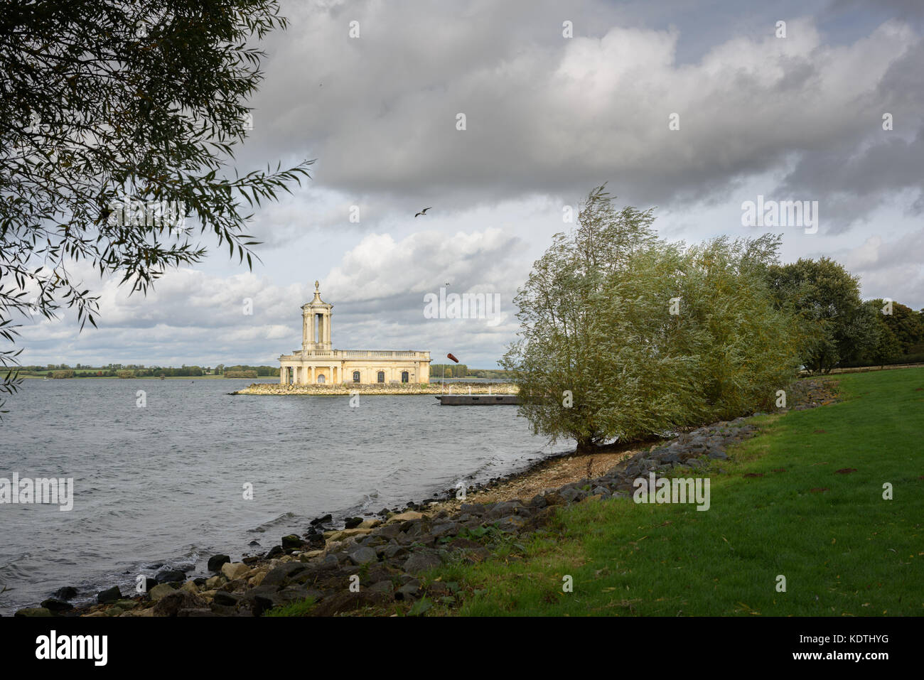 In disuso chiesa affondata nel anglian serbatoio d'acqua a normanton, rutland acqua, Inghilterra. Foto Stock