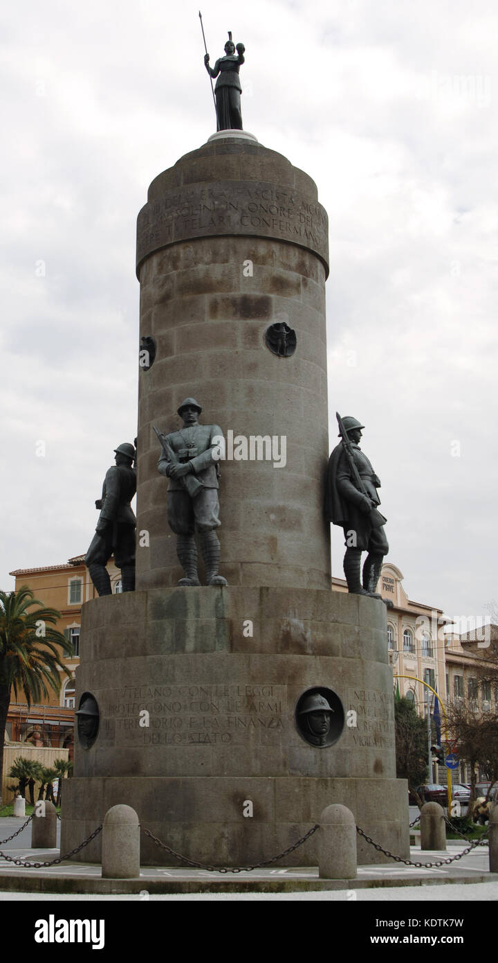 Monumento alla protezione finanziaria dei morti per la patria durante la prima guerra mondiale, 1930 da amleto cataldi (1882-1930). Roma. L'Italia. Foto Stock