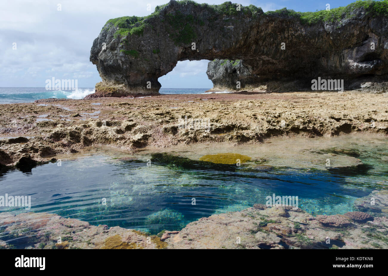 Arco Naturale e reef piscina, Talava, Niue, Sud Pacifico Foto Stock