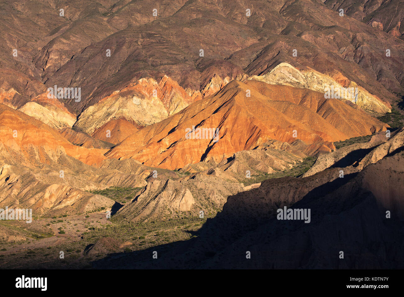 I colori nelle montagne della Quebrada de Humahuaca nr tilcara, provincia di Jujuy, Argentina Foto Stock