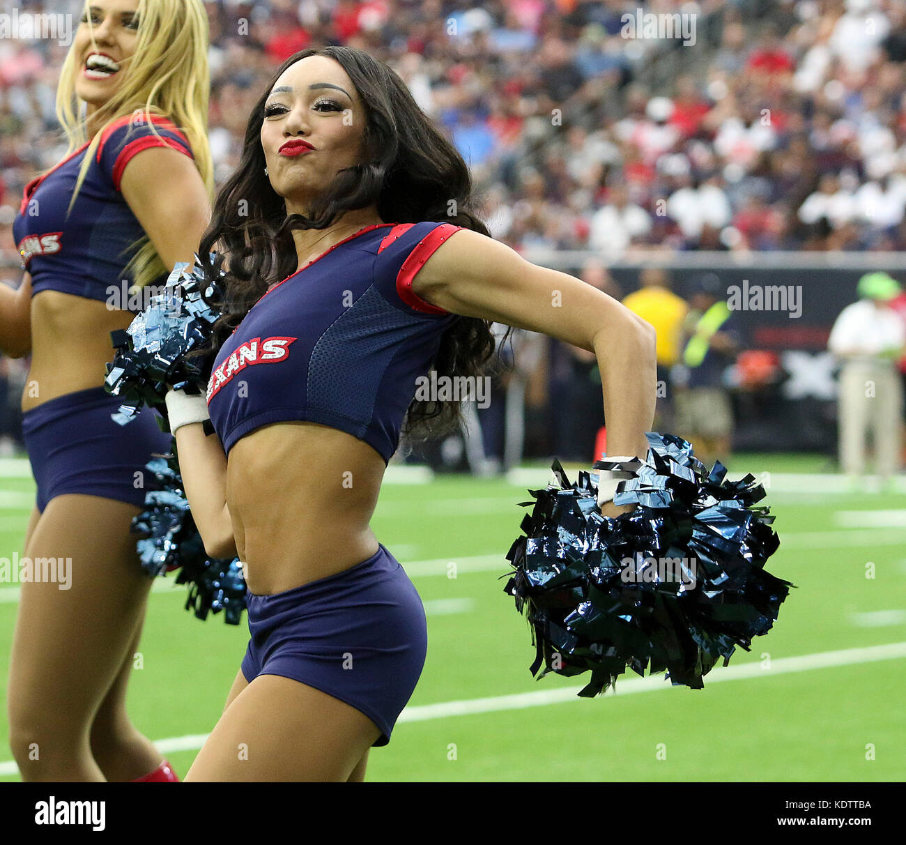 Houston, TX, Stati Uniti d'America. 15 ottobre, 2017. Houston Texans cheerleader durante il gioco di NFL tra i Cleveland Browns e Houston Texans al NRG Stadium di Houston, TX. John Glaser/CSM/Alamy Live News Foto Stock