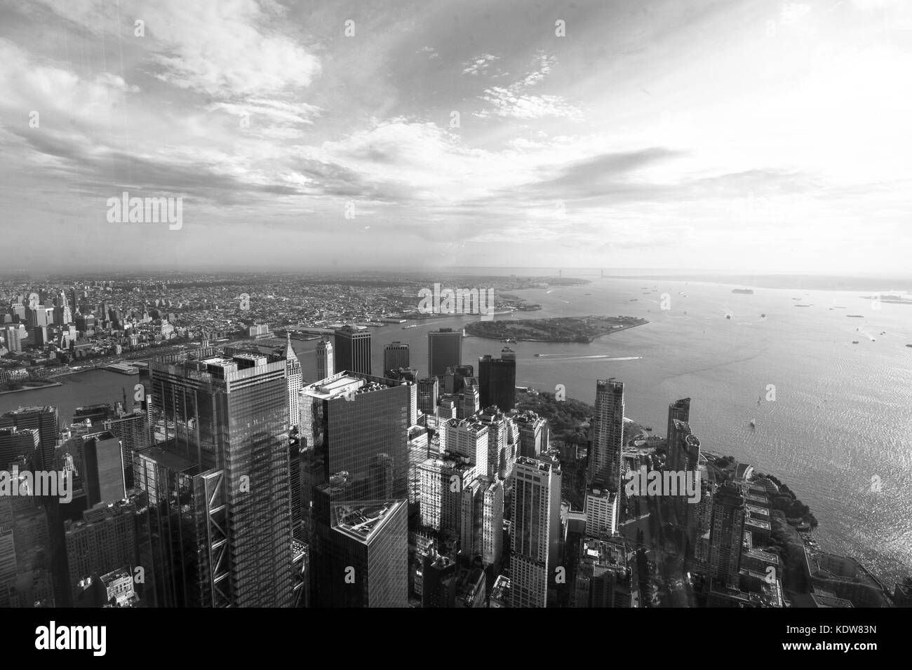 Ampie vedute dello skyline di Manhattan da una World Observatory, presso il World Trade Center di New York, NY, STATI UNITI D'AMERICA Foto Stock
