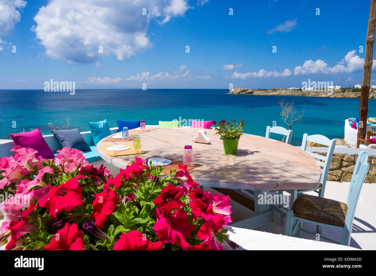 Anna's Place, elegante bar sulla spiaggia di paradise beach, Mykonos, Cicladi, Egeo, Grecia, Europa Foto Stock