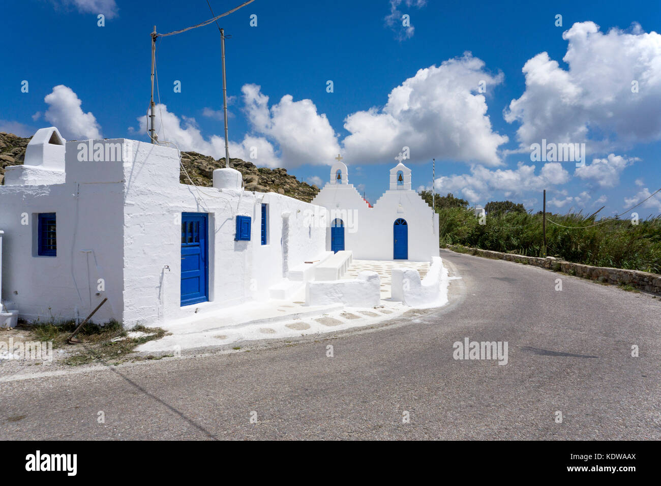 Kleine orthodoxe kapelle an der strasse, inselmitte von mykonos, piccola cappella ortodossa presso la strada, Mykonos Foto Stock