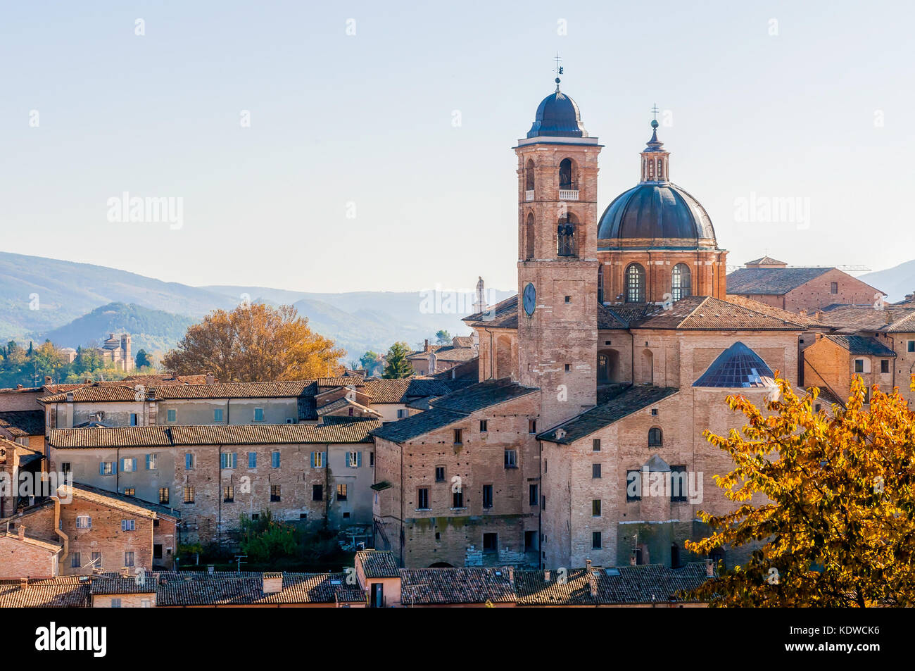 Vista della cattedrale di Urbino, in Italia Foto Stock