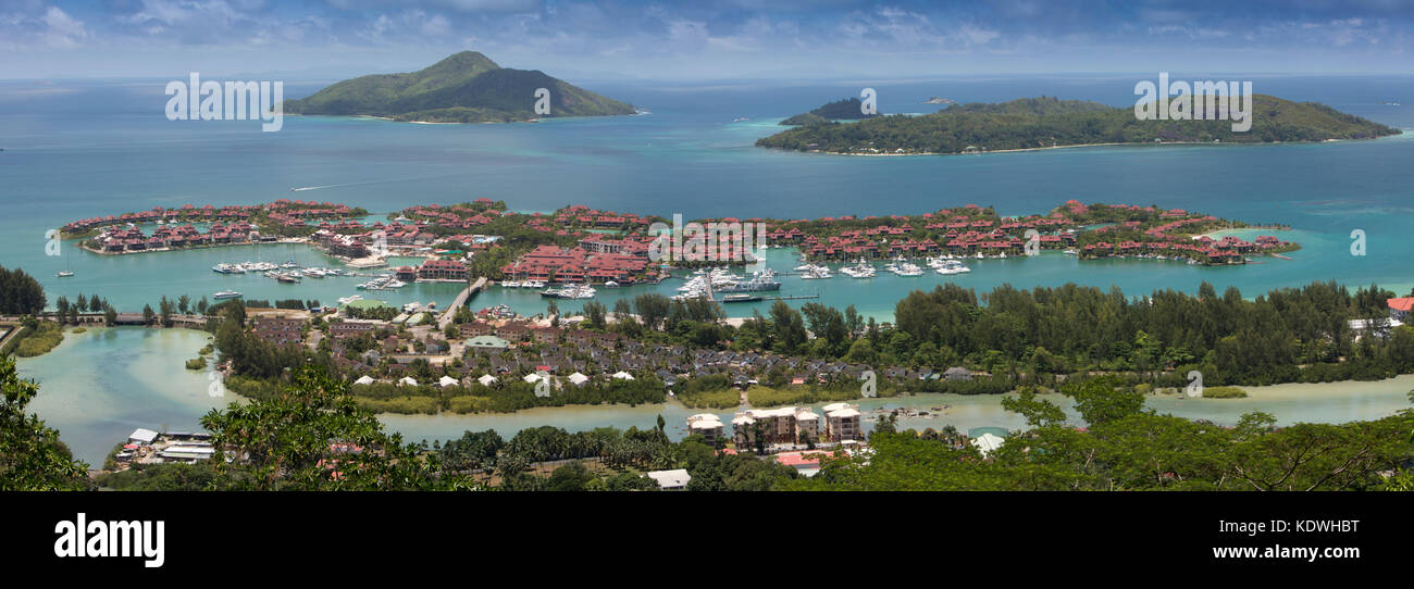 La Seychelles, Mahe, Victoria, Eden Island, residenze di lusso e i porti sulla terra recuperata Foto Stock