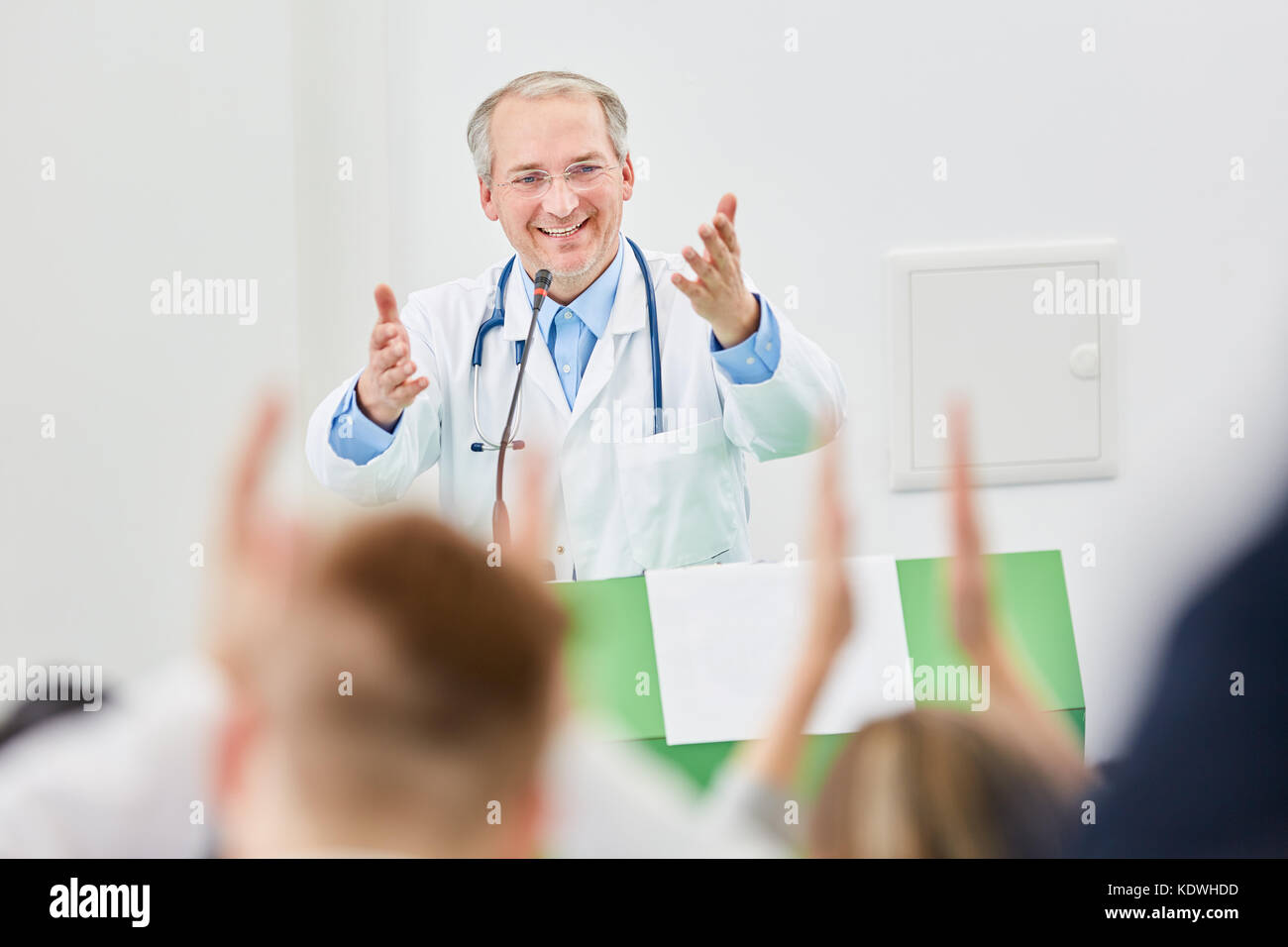 University Medicina altoparlante o il docente di studi di apprendistato presentazione Foto Stock