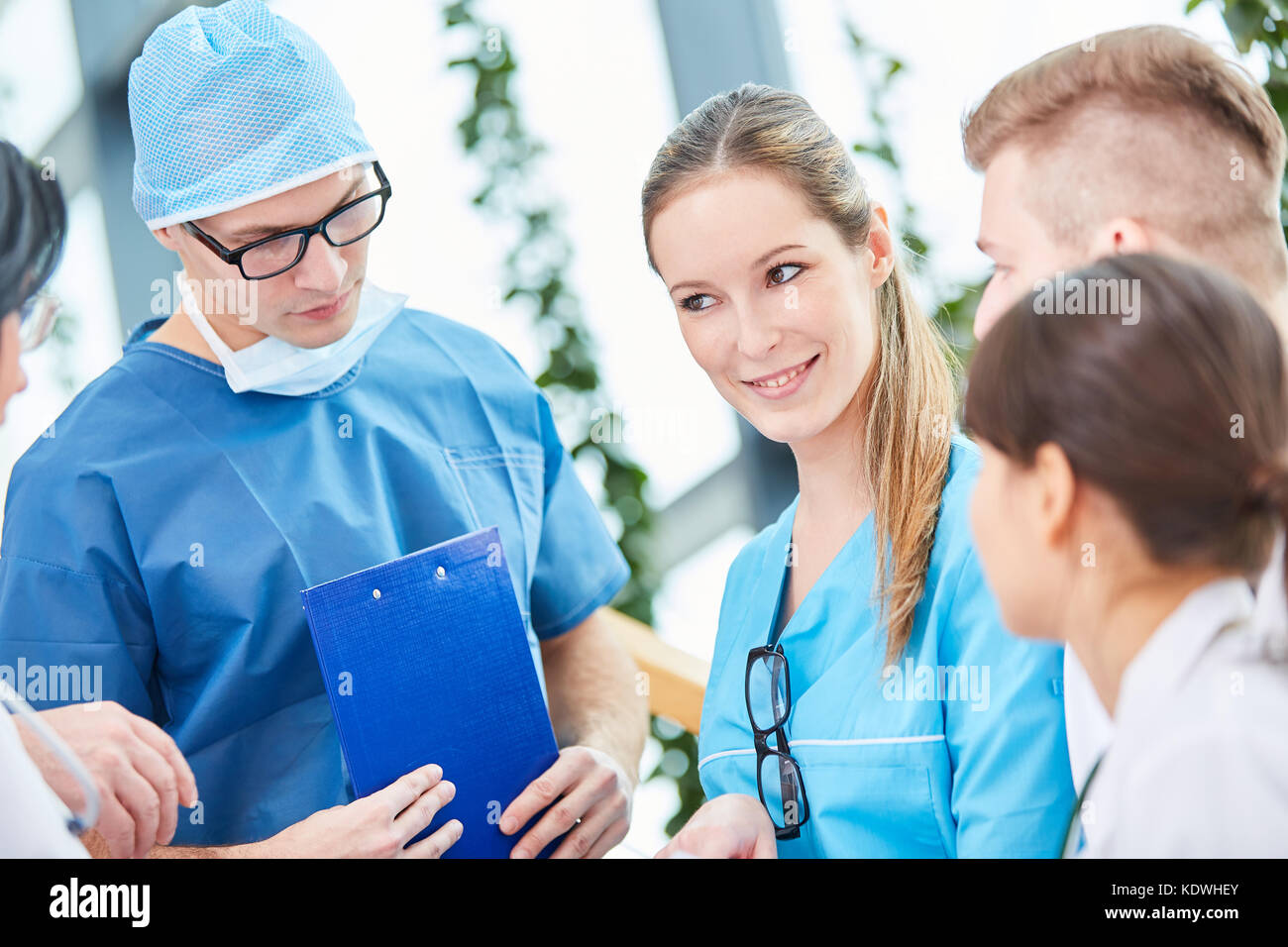 Pianificazione chirurgica con successo il team medico chirurgo Foto Stock