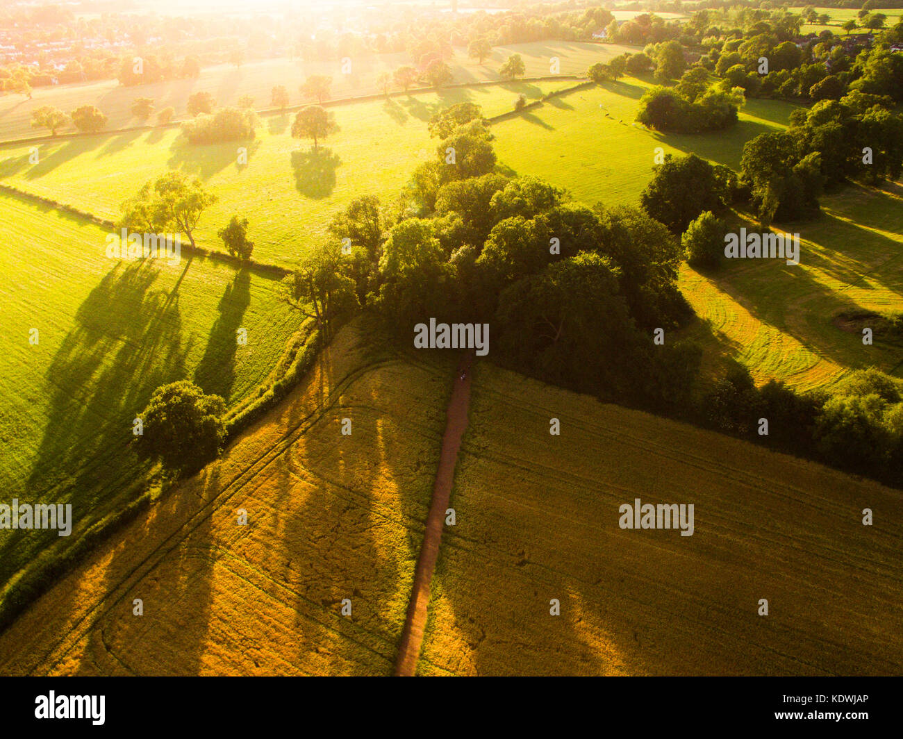 Una bellissima alba nella splendida campagna di Gran Bretagna catturato utilizzando un fantoccio Dji 3 standard drone Foto Stock