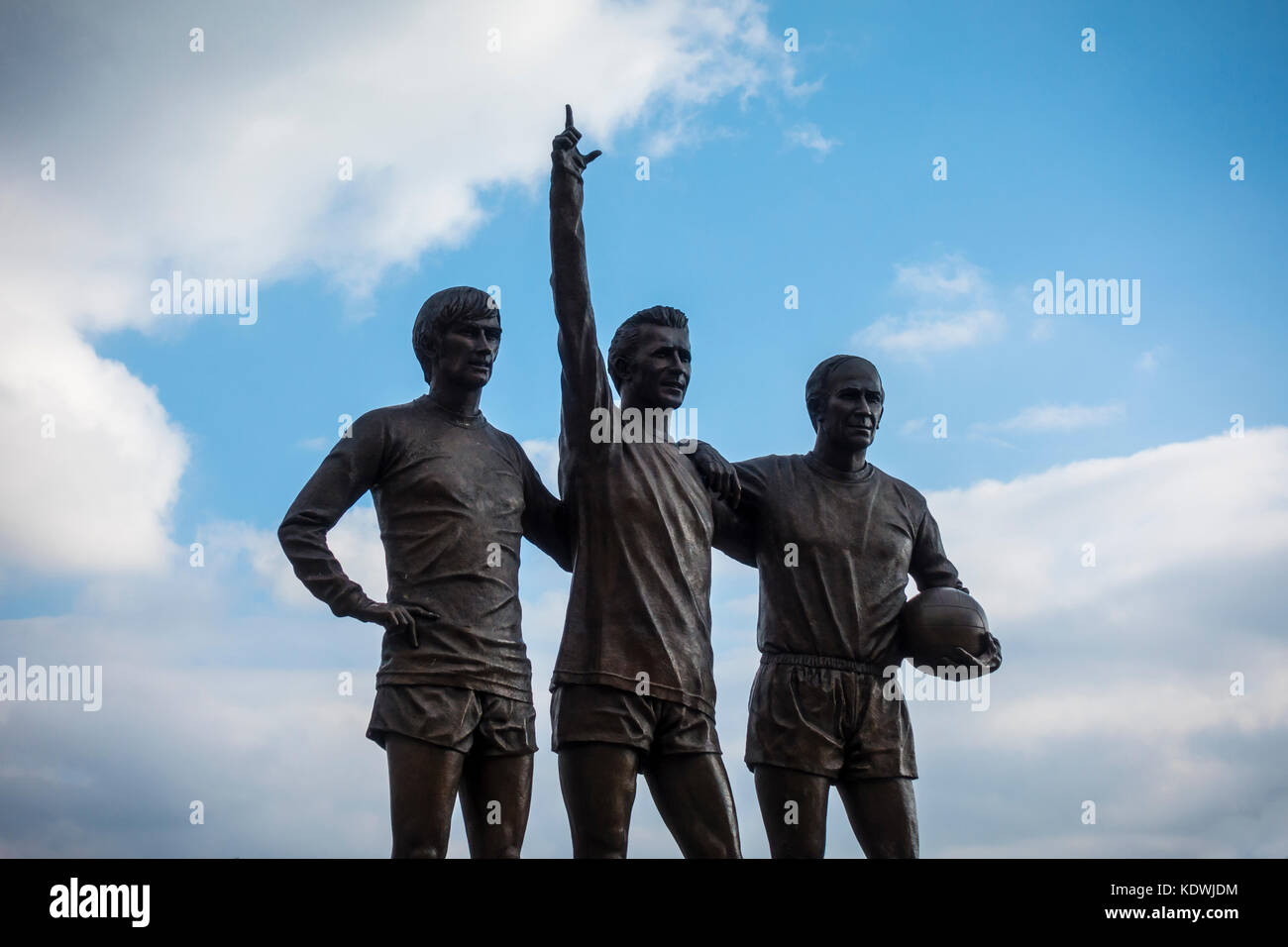 Il Regno Trinità scultura di Philip Jackson al di fuori di Old Trafford. Casa del Manchester United Football Club. Foto Stock