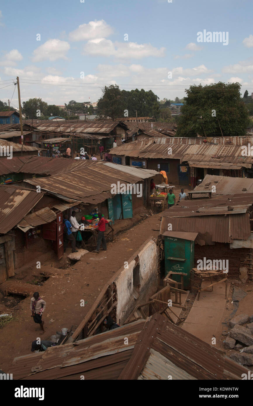 Vista sulle baraccopoli del Kibera, Nairobi, Kenya, Africa orientale Foto Stock