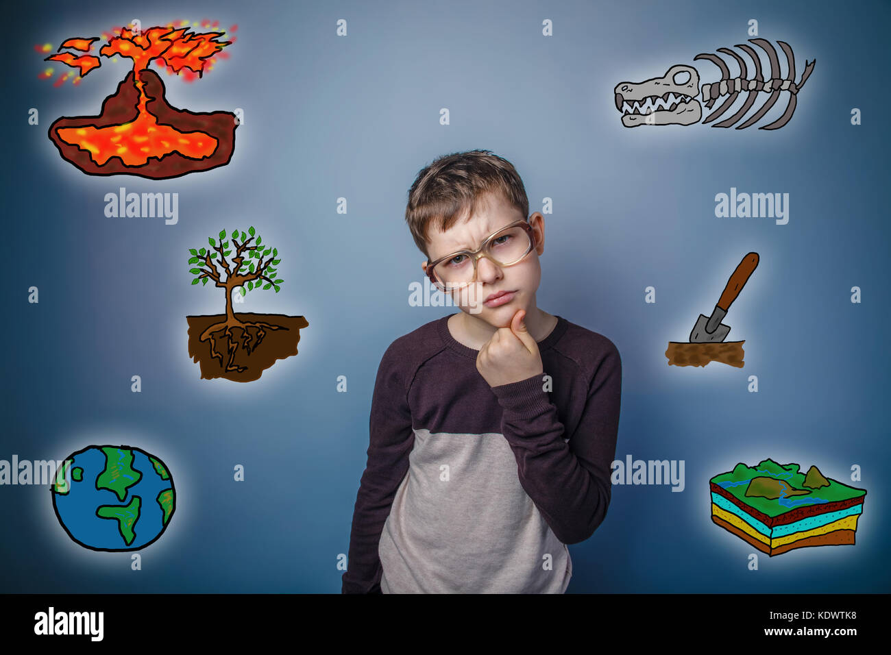 Ragazzo adolescente in bicchieri di buon occhio pensando scienza geologia schizzo Foto Stock