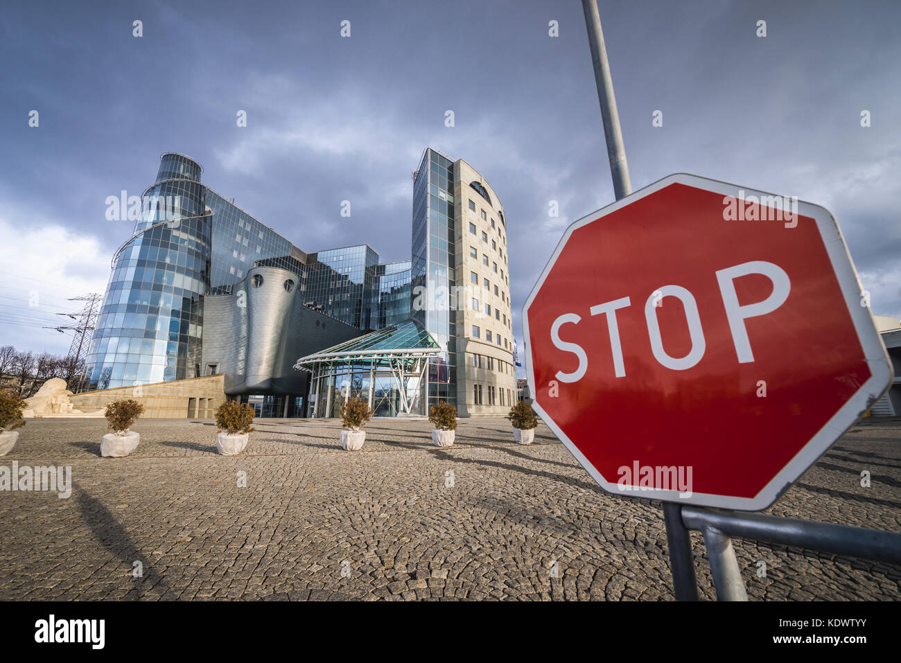 Televisione Polacca (Telewizja Polska - TVP), sede centrale della società di radiodiffusione pubblica in via Woronicza a Varsavia, Polonia Foto Stock