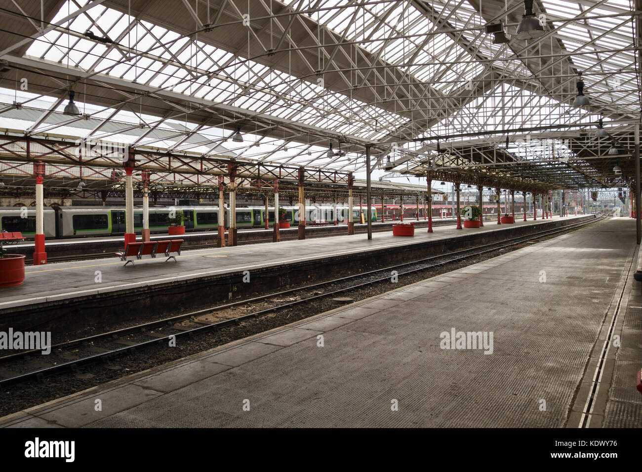 Alla stazione ferroviaria di Crewe, Cheshire, Regno Unito. Aperto per la prima volta nel 1837. Foto Stock