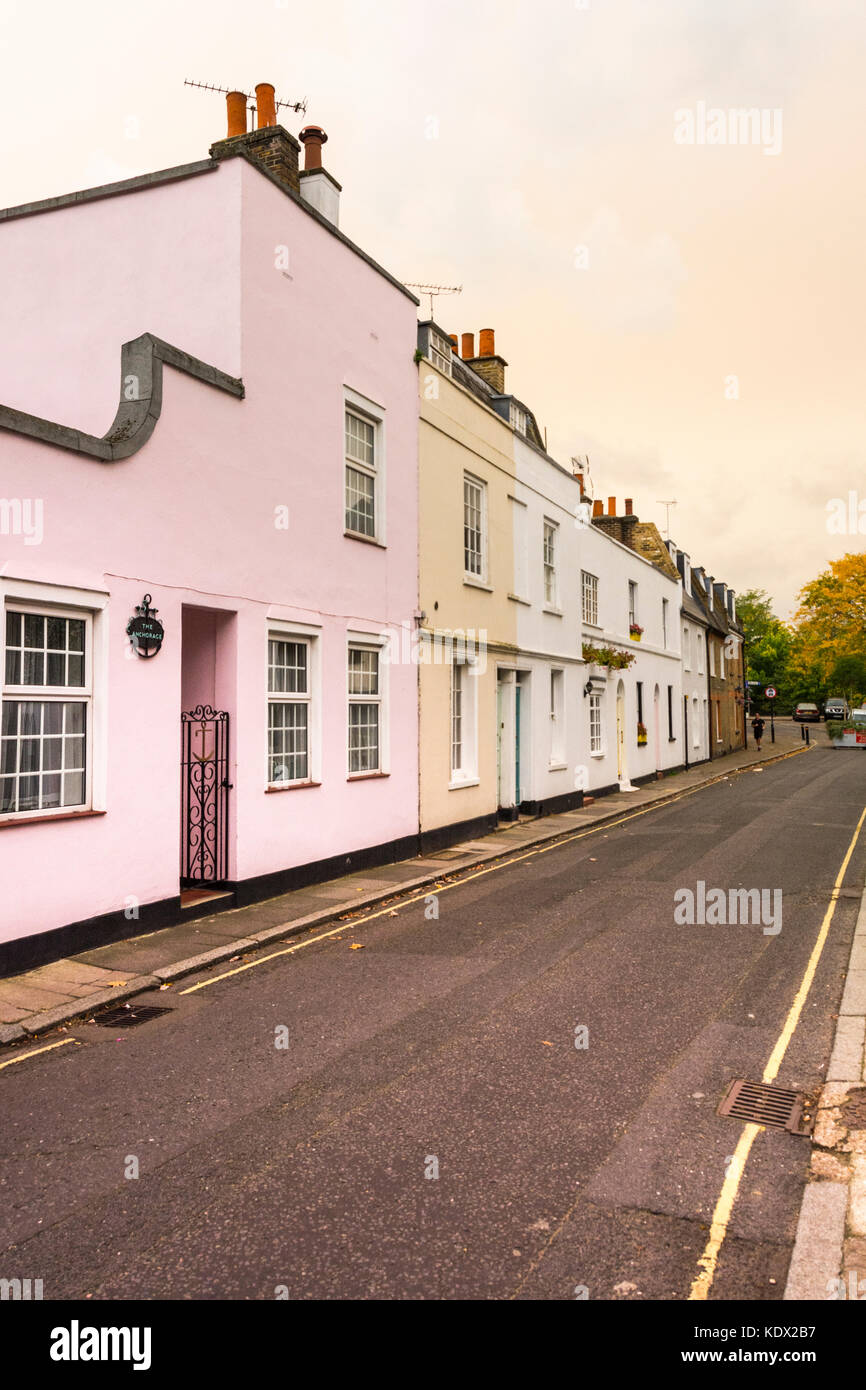 Sahariana Dust su Church Street, Old Isleworth, Londra, Regno Unito Foto Stock