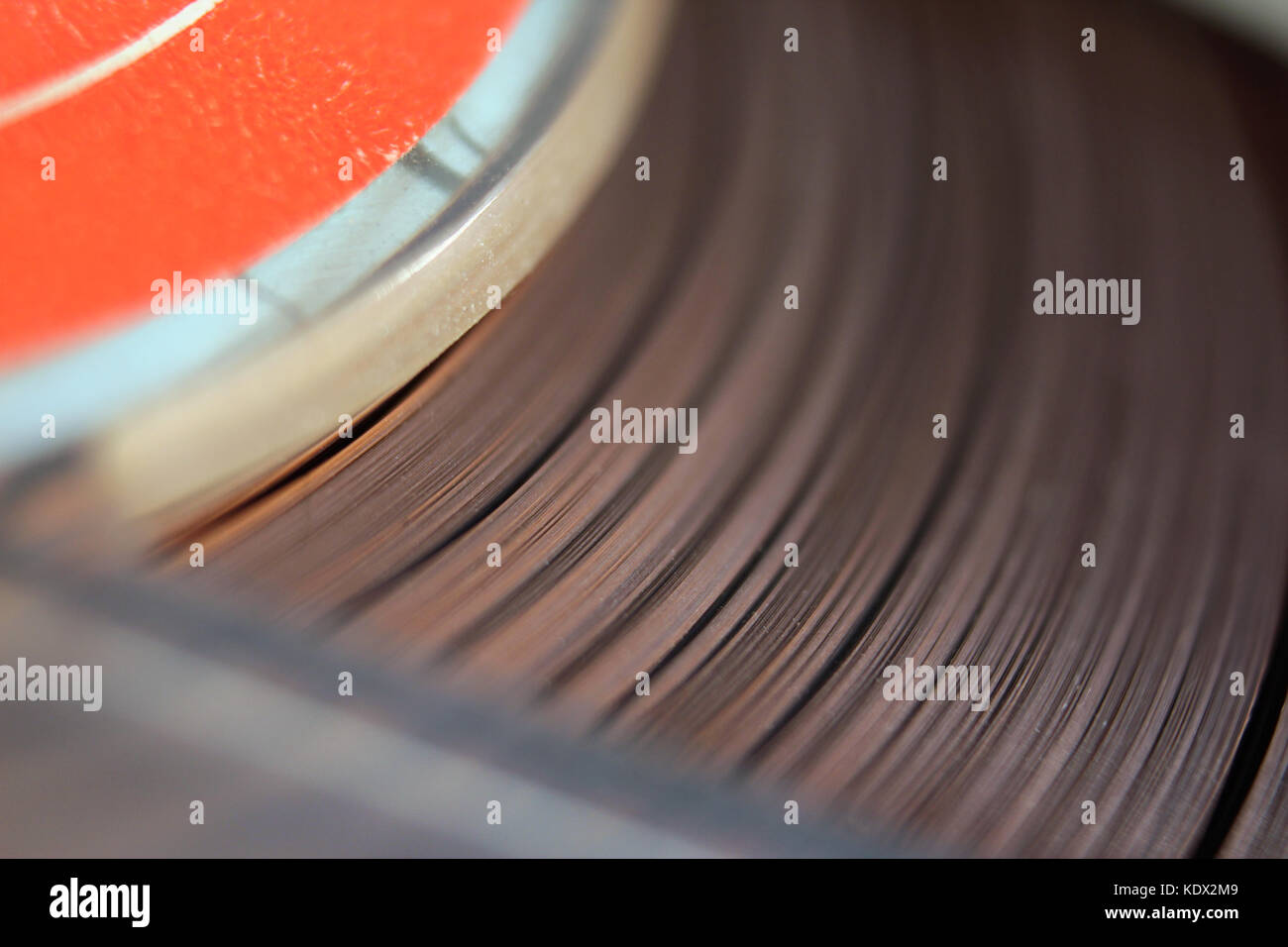 Close-up di nastro magnetico sul registratore a nastro Foto Stock