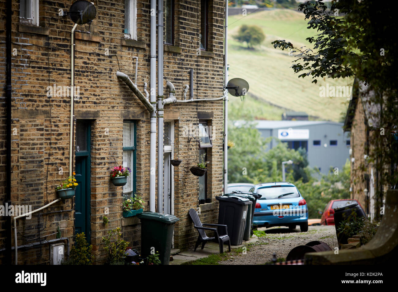 Pennines village, Haworth nel West Yorkshire, Inghilterra. pietra case a schiera off Bridgehouse Lane Foto Stock