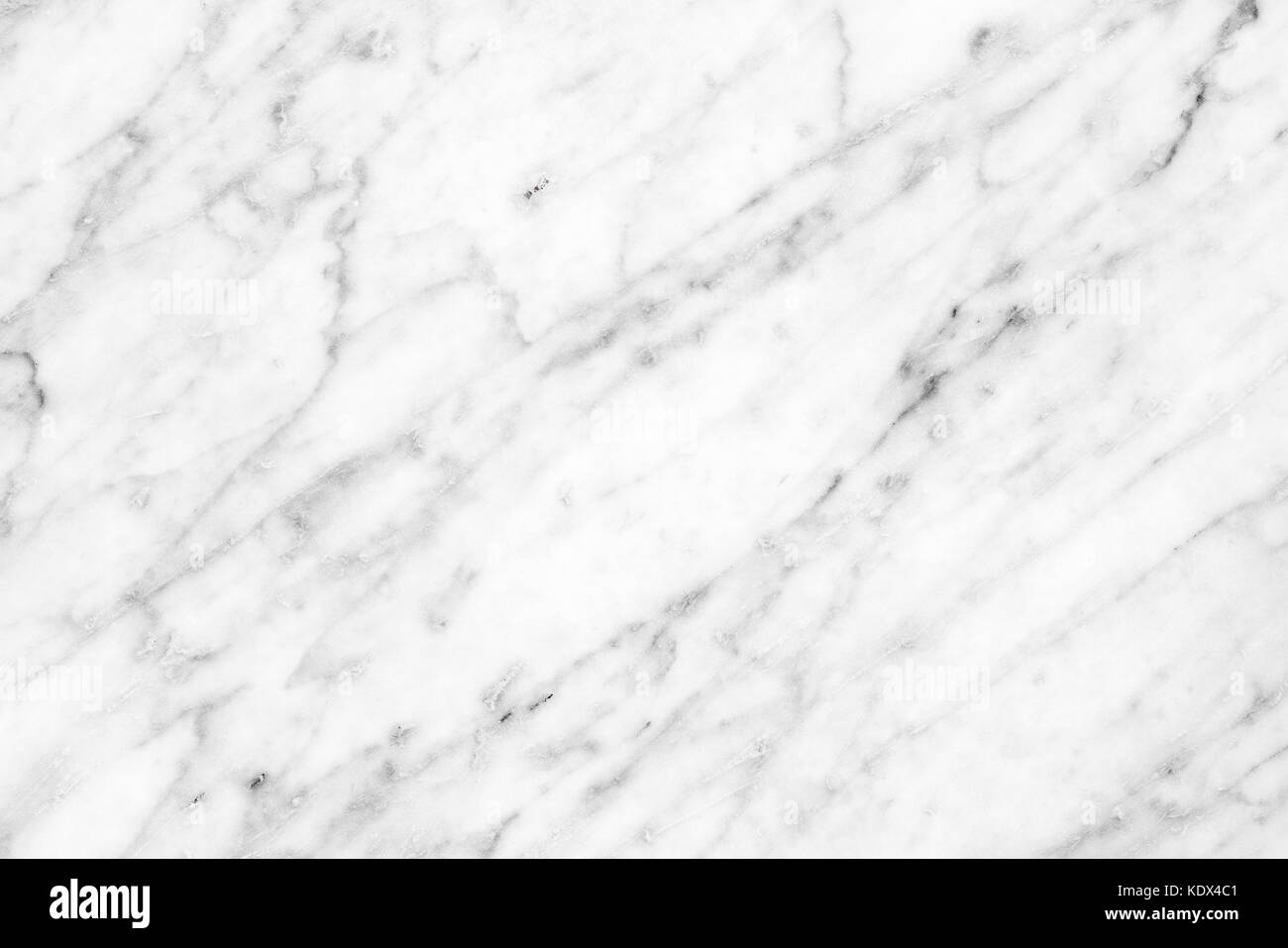 Il marmo bianco di Carrara luce naturale per il bagno o la cucina countertop bianco. Alta risoluzione texture e pattern. Foto Stock