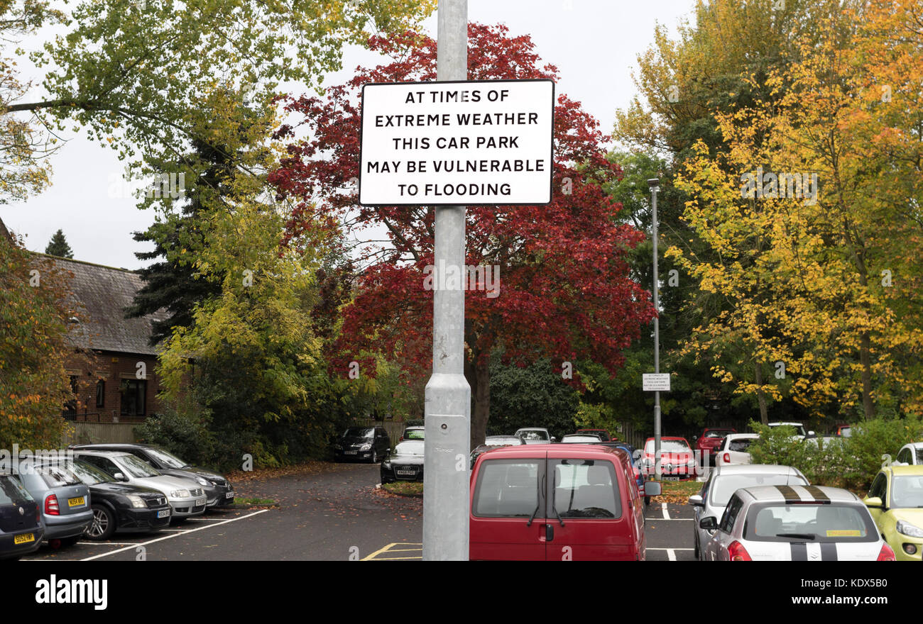 Avviso di avvertimento di inondazioni in condizioni meteorologiche estreme, Morpeth, Northumberland, England, Regno Unito Foto Stock