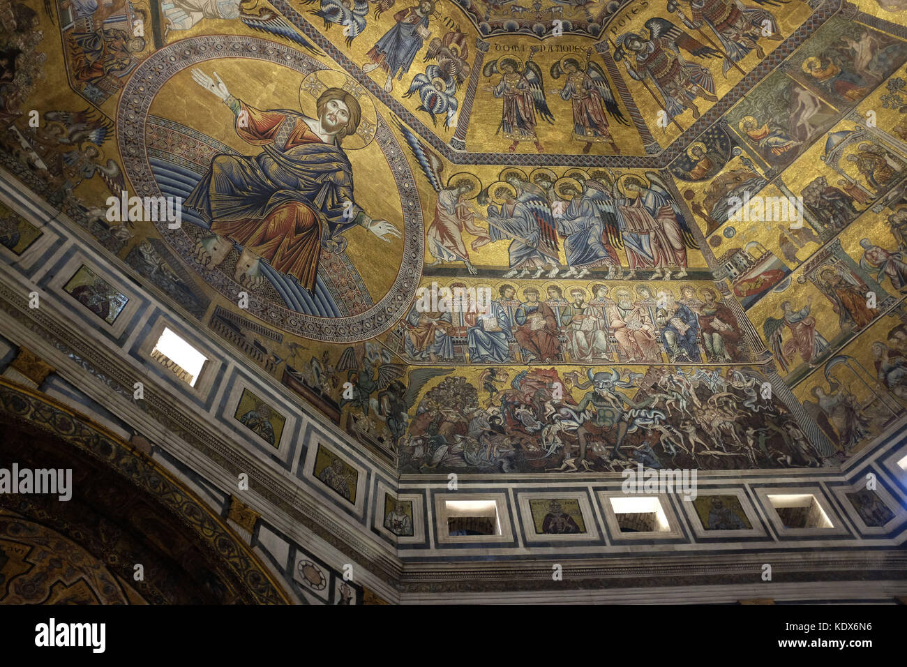 Il Battistero di San Giovanni accanto alla Cattedrale di Firenze, Italia. Foto Stock