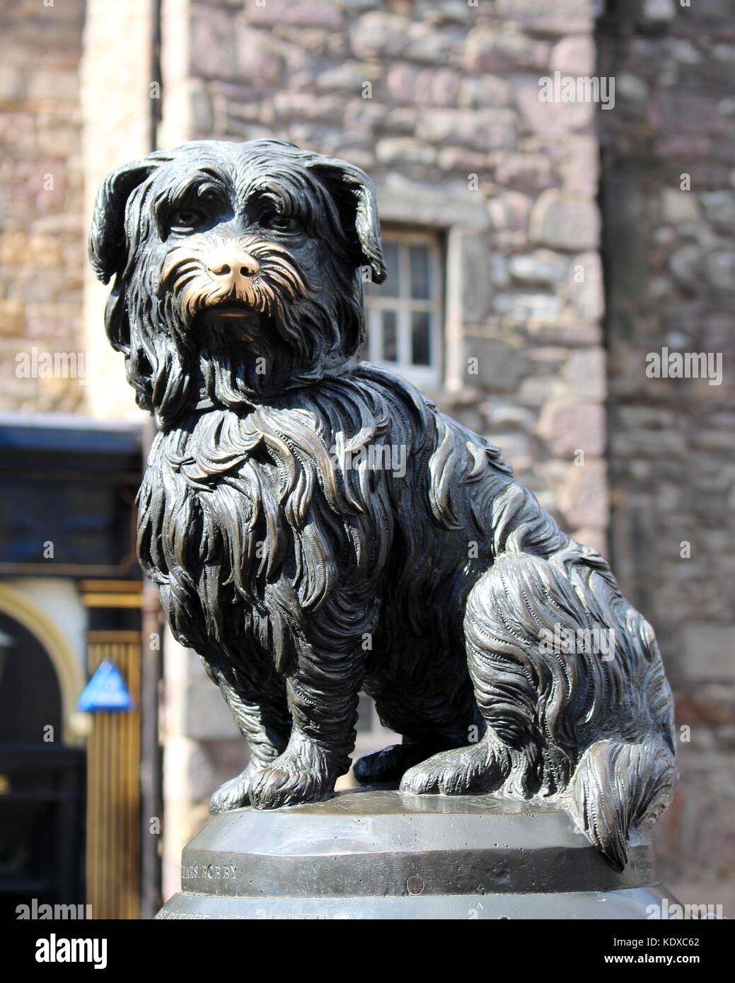 Il famoso monumento celebra il cane, che nel XIX secolo, di Edimburgo ha trascorso 14 anni custodisce la tomba del suo proprietario. Foto Stock