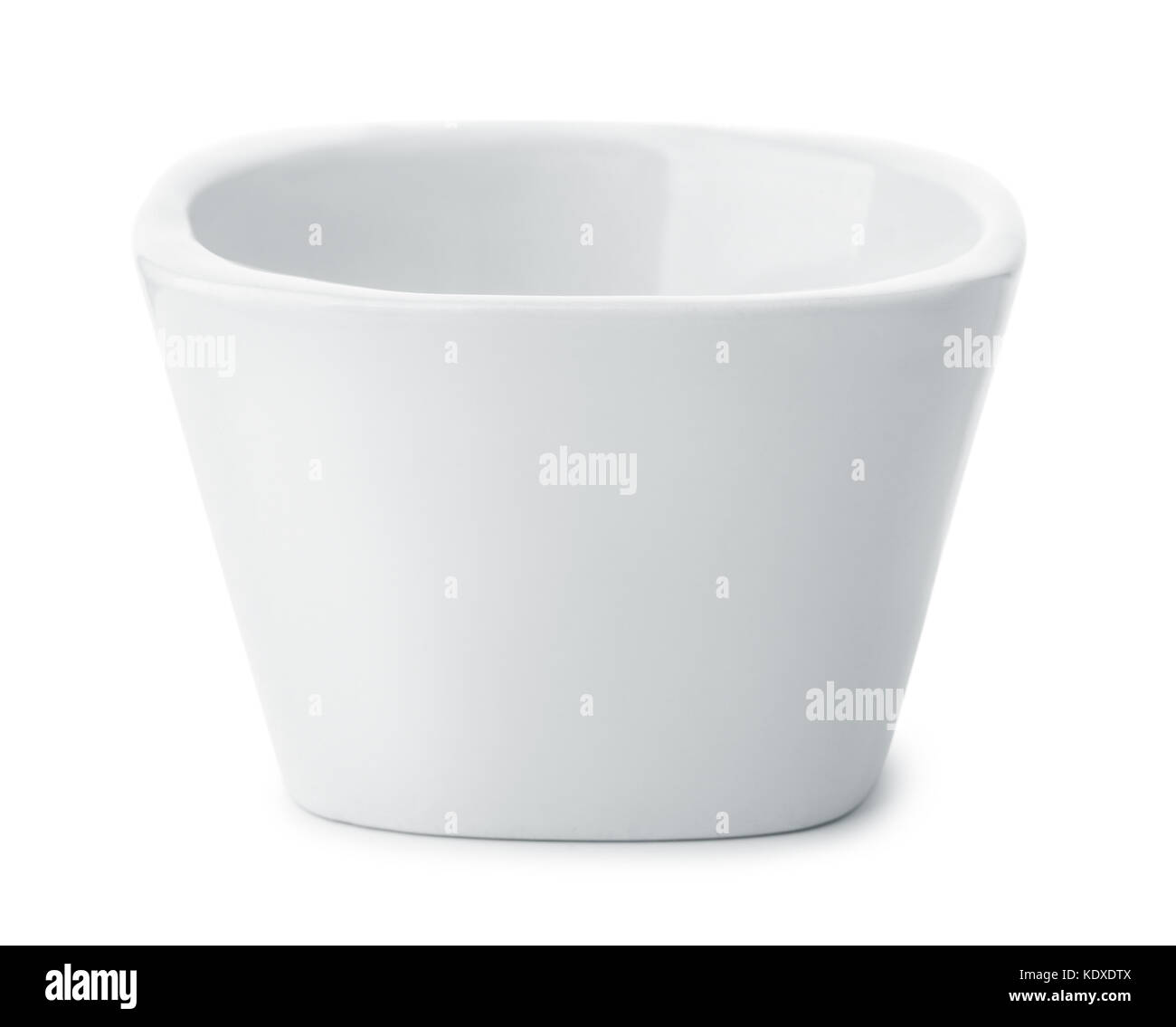 Vuota la salsa di ceramica tazza isolata su bianco Foto Stock