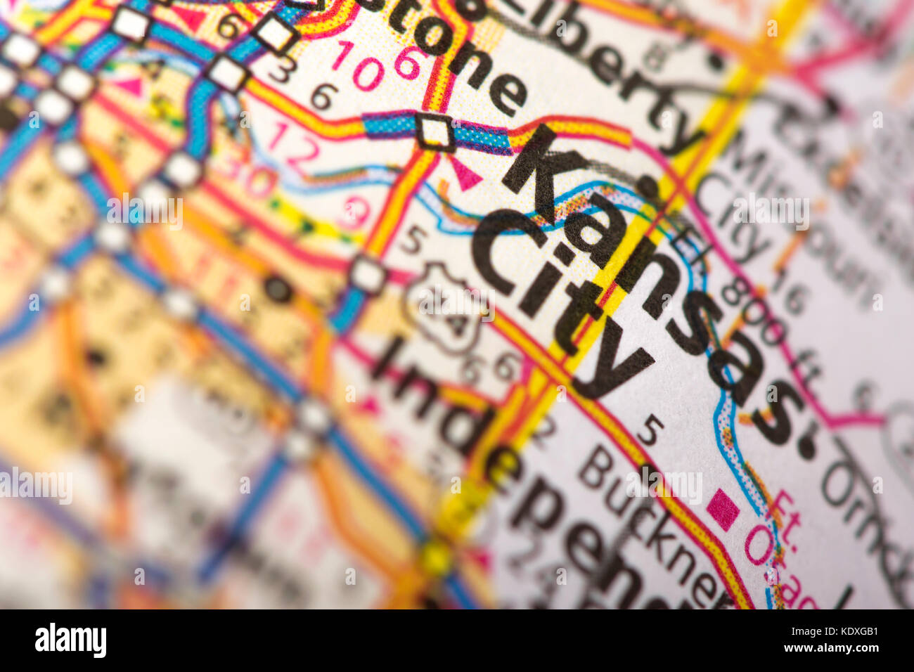 Primo piano di Kansas City, Missouri su una mappa stradale degli Stati Uniti. Foto Stock