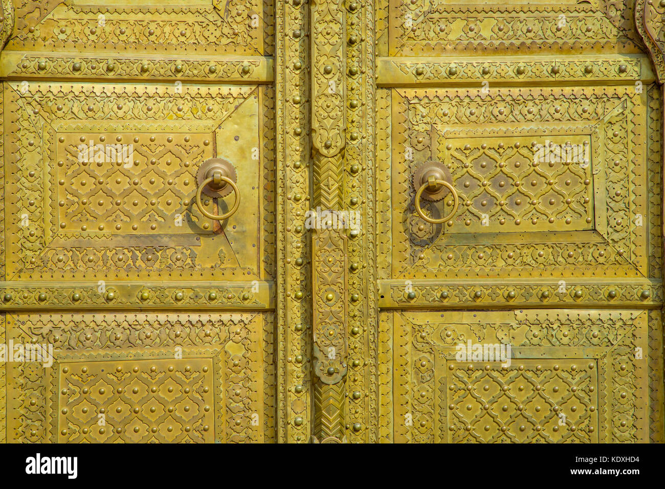 Jaipur, India - 19 settembre 2017: Porta d'oro nel City Palace. Jaipur, India Foto Stock