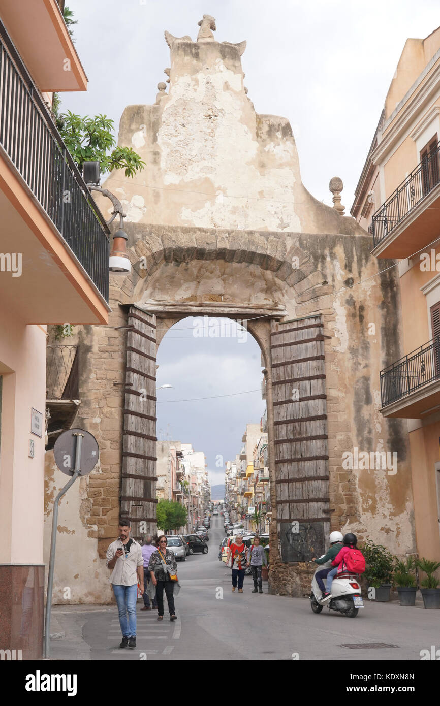 La porta palermo city gate in Sciacca. da una serie di foto di viaggio in Sicilia, Italia. photo Data: martedì, 3 ottobre 2017. Foto di credito dovrebbe rea Foto Stock