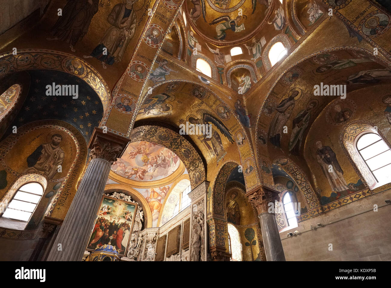 All interno della chiesa di santa maria dell'ammiraglio a palermo. da una serie di foto di viaggio in Sicilia, Italia. photo Data: sabato 7 ottobre, 2017. p Foto Stock