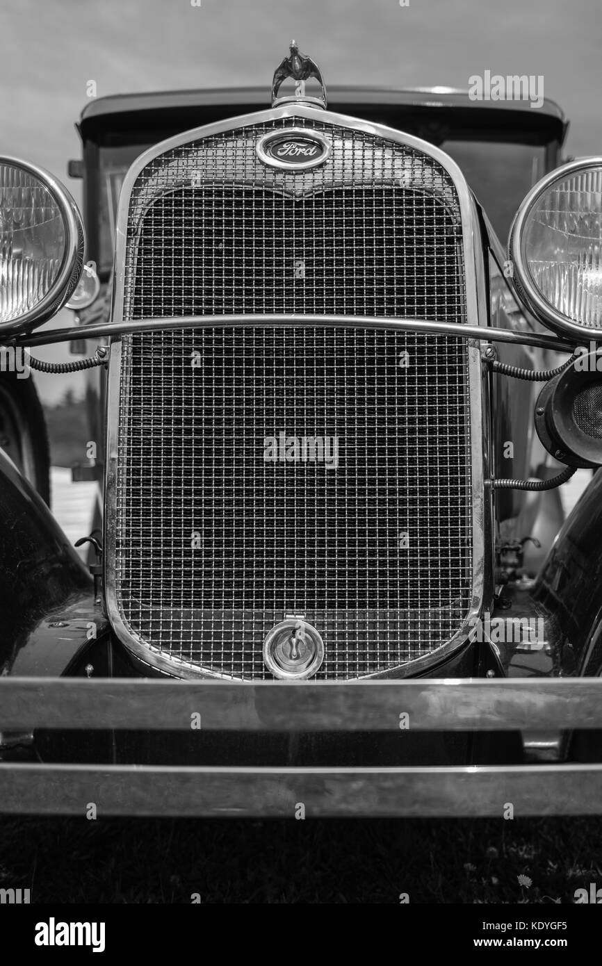Un vintage Ford vettura mostrata dalla parte anteriore. Foto Stock