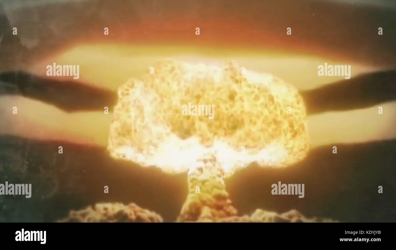 Animazione sull'esplosione nucleare e sulle sue conseguenze. Animazione sulla guerra nucleare e sulle sue conseguenze. L'esplosione di una bomba nucleare nell'animazione della città. Esplosione di una bomba nucleare nell'oceano Foto Stock