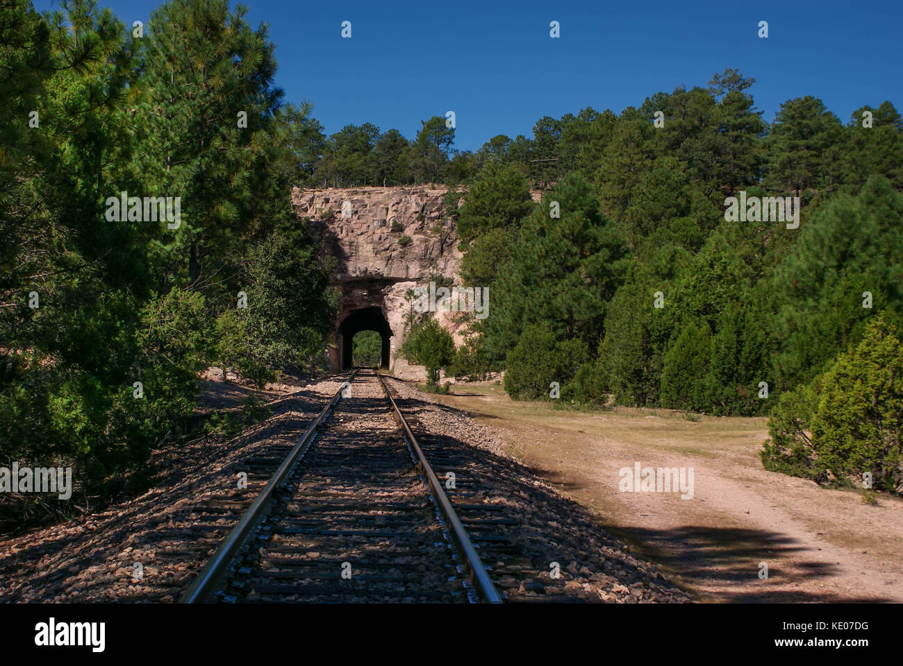 Il paesaggio con il Rame Canyon Railway road vicino a cantra, Chihuahua, Messico Foto Stock