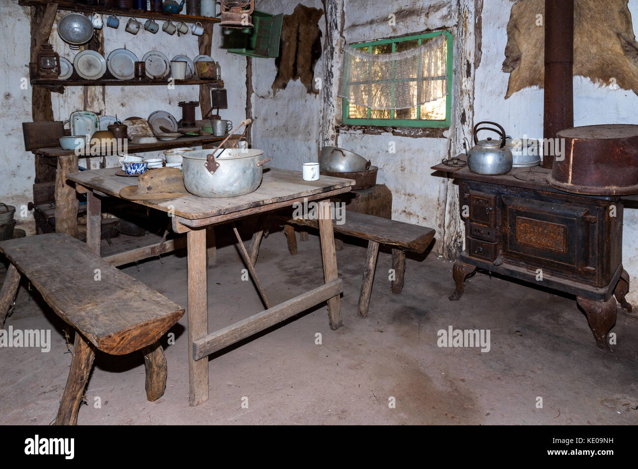 All'interno di una vecchia casa di Pioneer, Old Tailem Bend villaggio di pionieri, South Australia, Australia Foto Stock