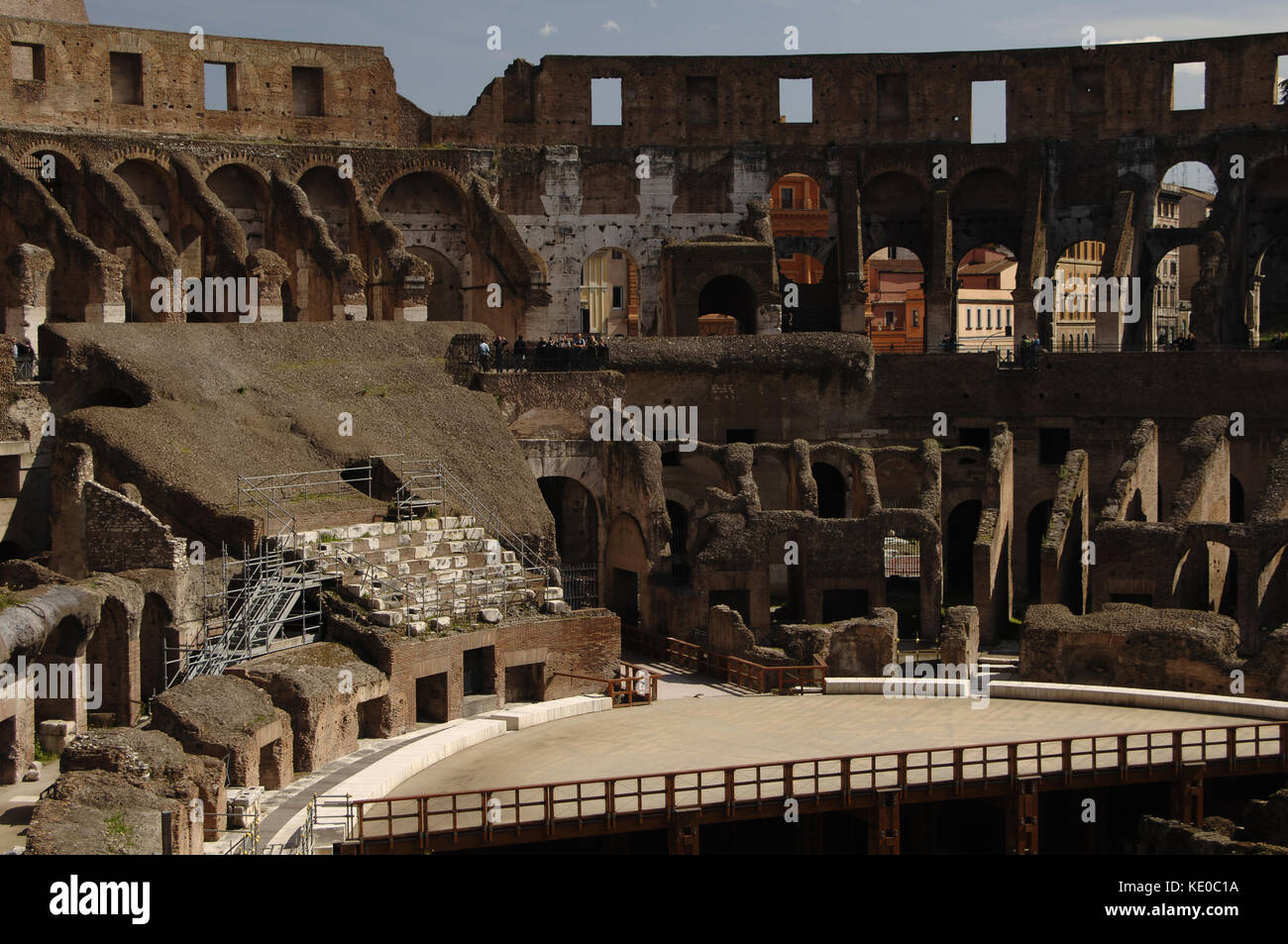 Italia, Roma. Anfiteatro Flavio o Colosseo. costruito nel 70-80 CE. dinastia Flavia. vista sulle terrazze. Foto Stock