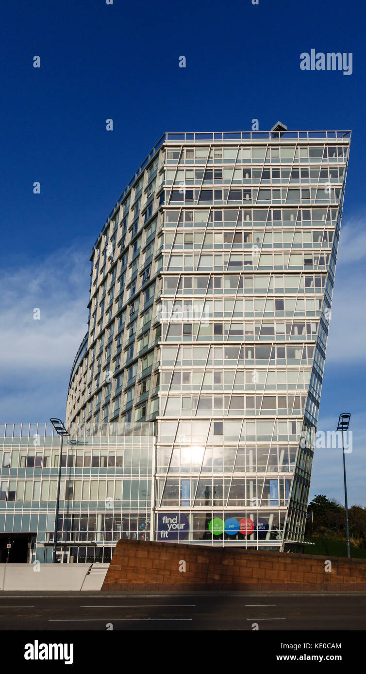 Liverpool, Regno Unito. Uno Park West, progettato da César Pelli, aperto nel 2008. Nel 2009 è stato nominato per il peggior nuovo edificio in Gran Bretagna Foto Stock