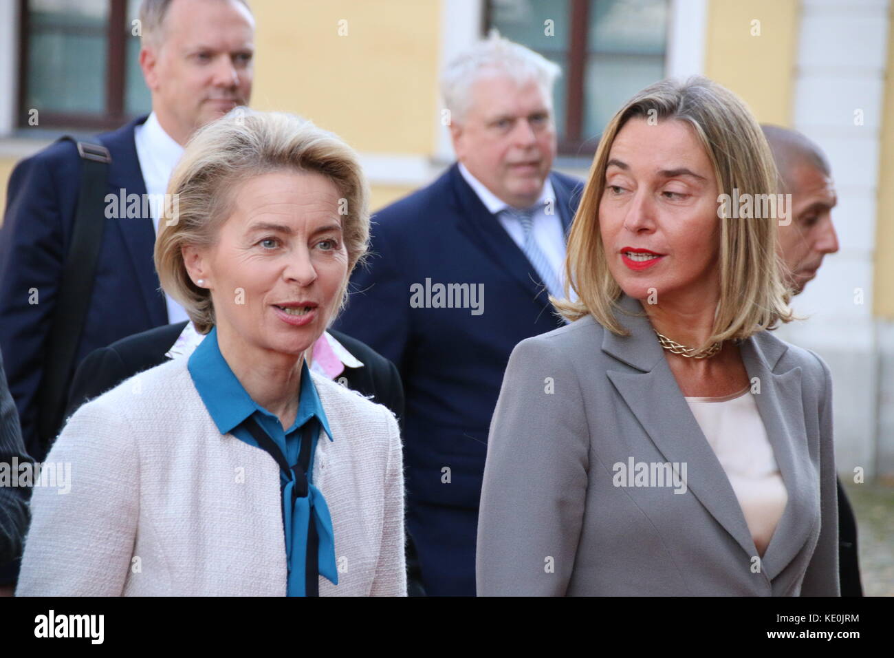 Magdeburg, Germania. Xvii oct, 2017. federica mogherini, vice-presidente della Commissione europea e l'attuale alto rappresentante dell' Unione europea per gli affari esteri e la politica di sicurezza è onorata con l imperatore Ottone premio nella cattedrale di Magdeburg. Credito: mattis kaminer/alamy live news Foto Stock